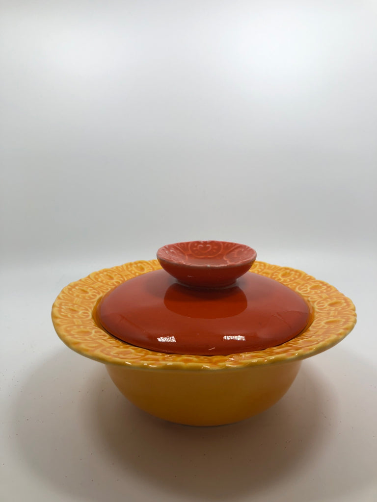 VTG YELLOW/ORANGE LID CERAMIC EMBOSSED BOWL.