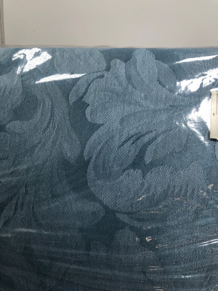 NIP BLUE ROYALTY OBLONG TABLE CLOTH.