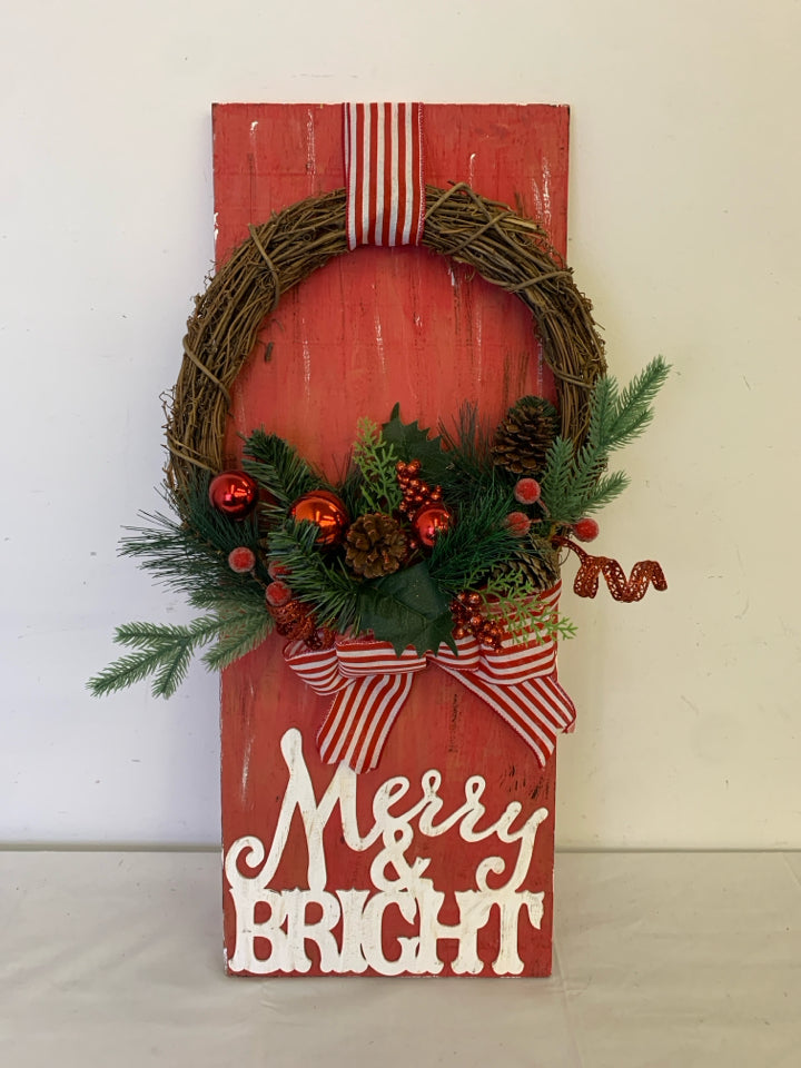 MERRY AND BRIGHT WALL HANGING.