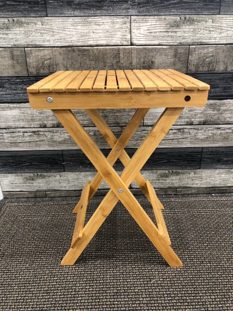 SLAT TOP FOLDING SIDE TABLE.