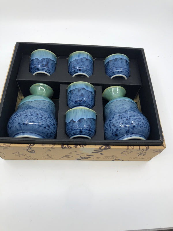 7PC BLUE ASIAN STYLE SAKE SET IN BOX.