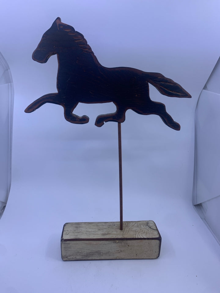 PRIMITIVE HORSE ON STAND.