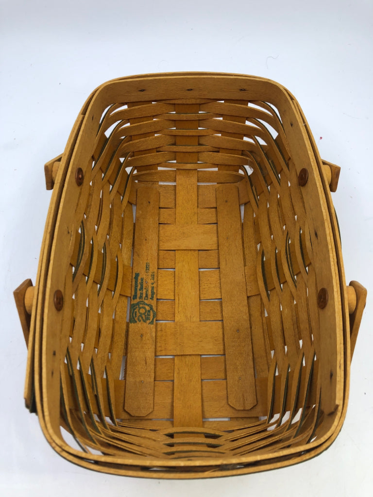 2001 GREEN WEAVE, SWING HANDLE, FAMILY SIGNED.