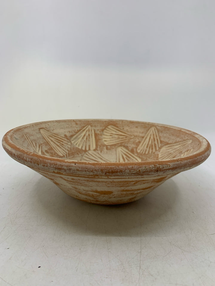 TERA COTTA BOWL W/ PRESSED TRIANGLES W/ LINES INSIDE.