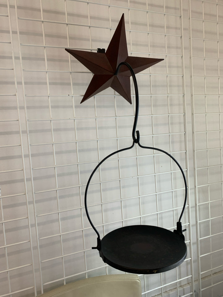 PRIMITIVE METAL STAR W/HANGING PLATE CANDLE HOLDER.