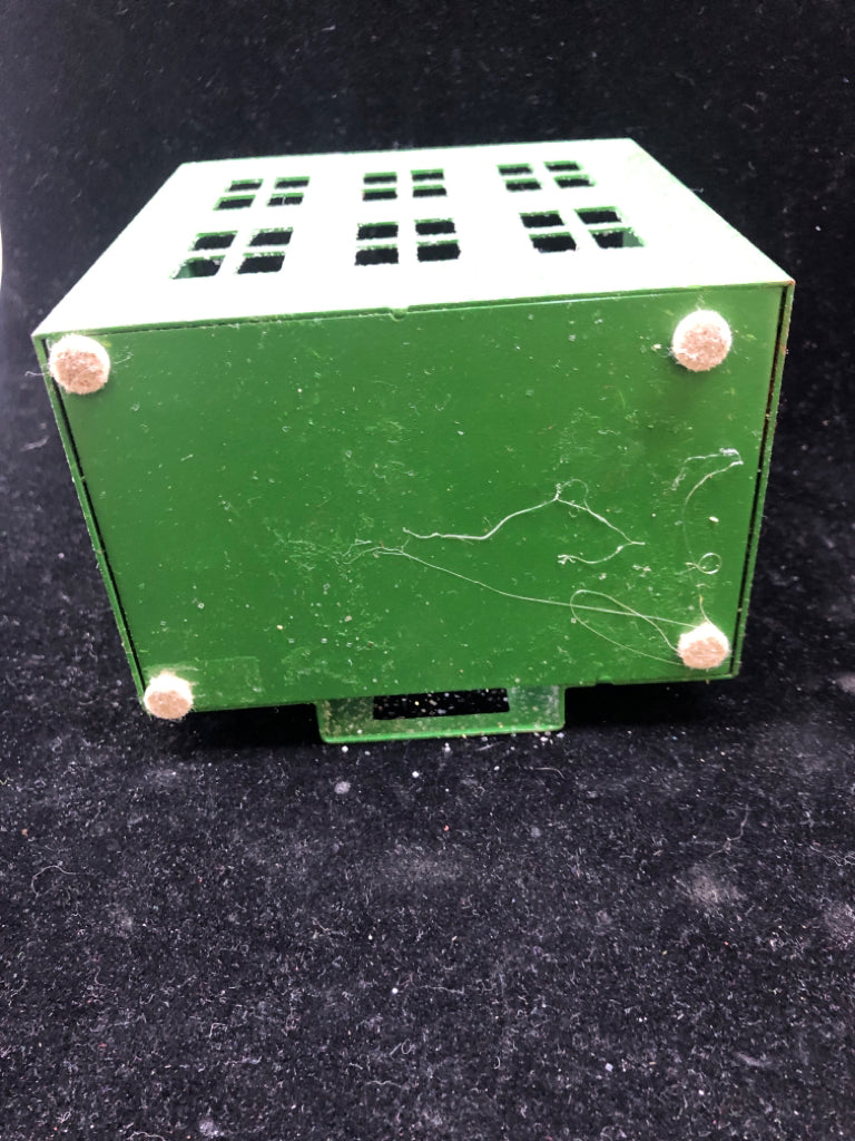 METAL HOUSE "WELCOME HOME" TEA LIGHT HOLDER.