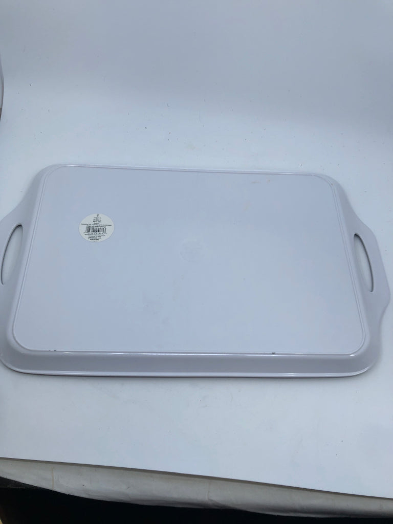 COLORFUL MELAMINE TRAY W HANDLES.