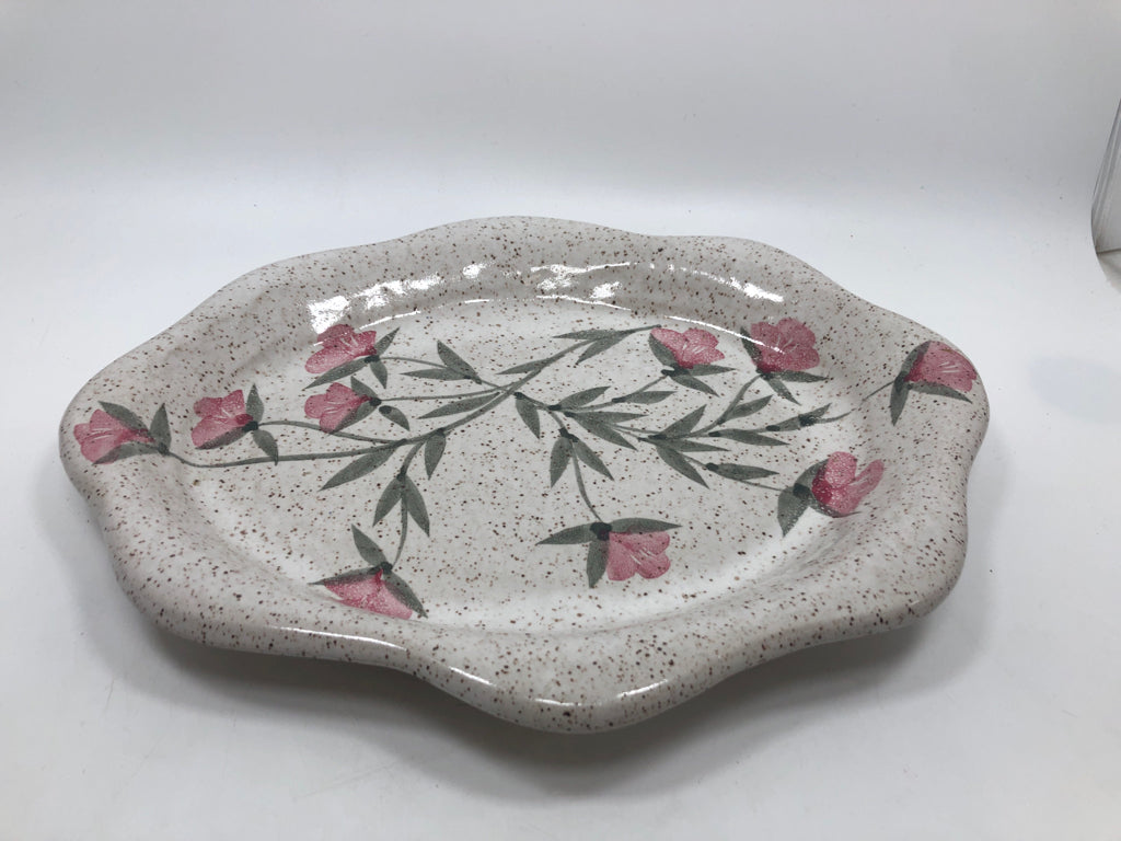 OVAL SPECKLE TRAY W/PINK FLOWERS.