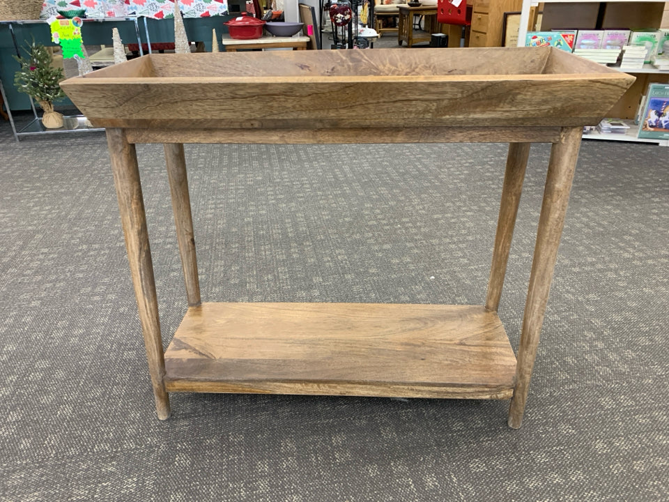 BROWN DISTRESSED WOOD TRAY TABLE.