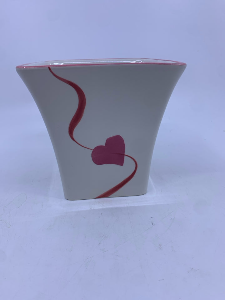 PINK HEART SQUARE FLARED VASE.