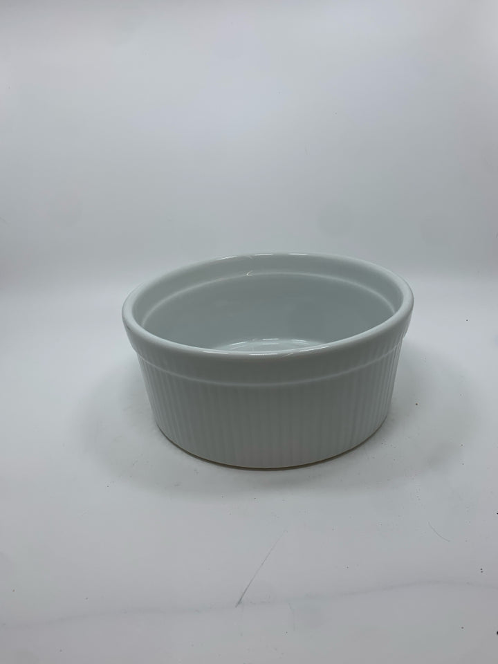 CORDON BLEU WHITE CASSEROLE BAKING DISH.