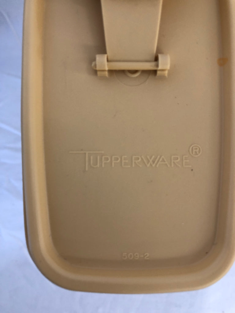 DRY GOODS TUPPERWARE CONTAINER.