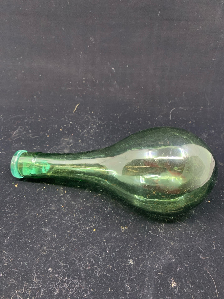 SMALL ROUND DECANTER.