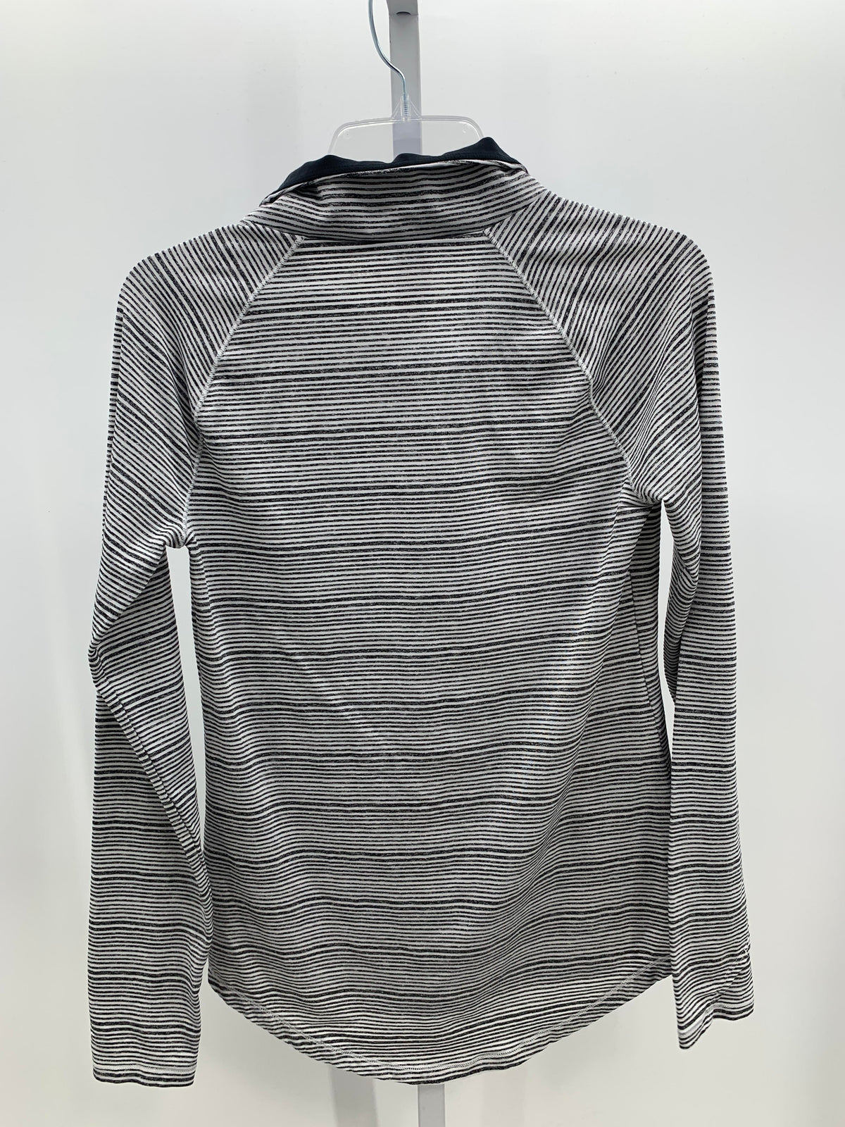 Under Armour Size Small Misses Long Sleeve Shirt