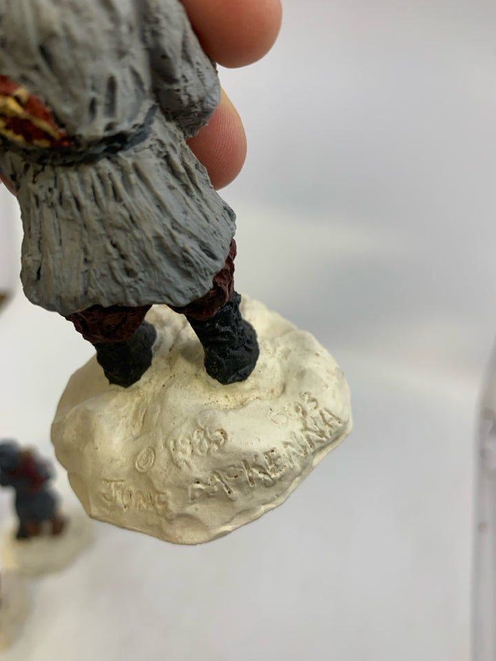 4 VTG RESIN JUNE MCKENNA CAROLER FAMILY.