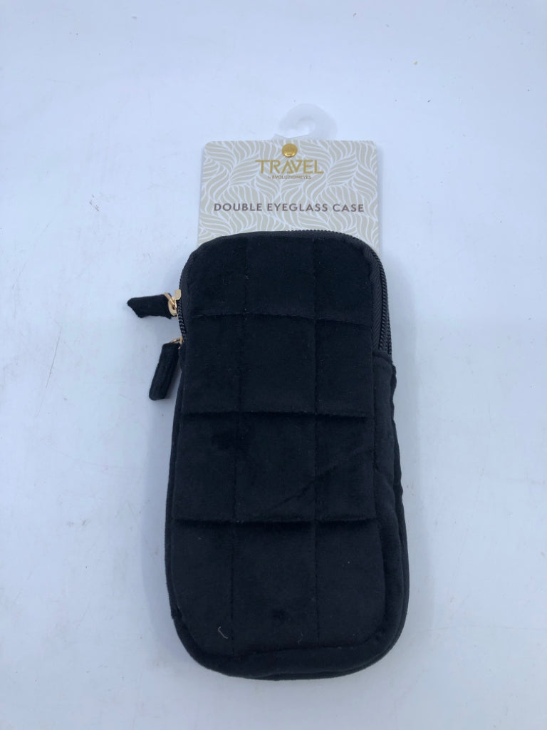 NIP BLACK VELVET DOUBLE EYE GLASS CASE.