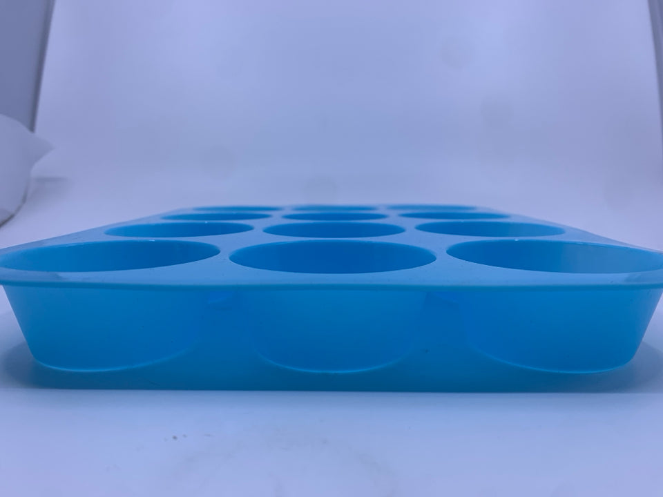 2 LIGHT BLUE SILICONE MUFFIN PAN.