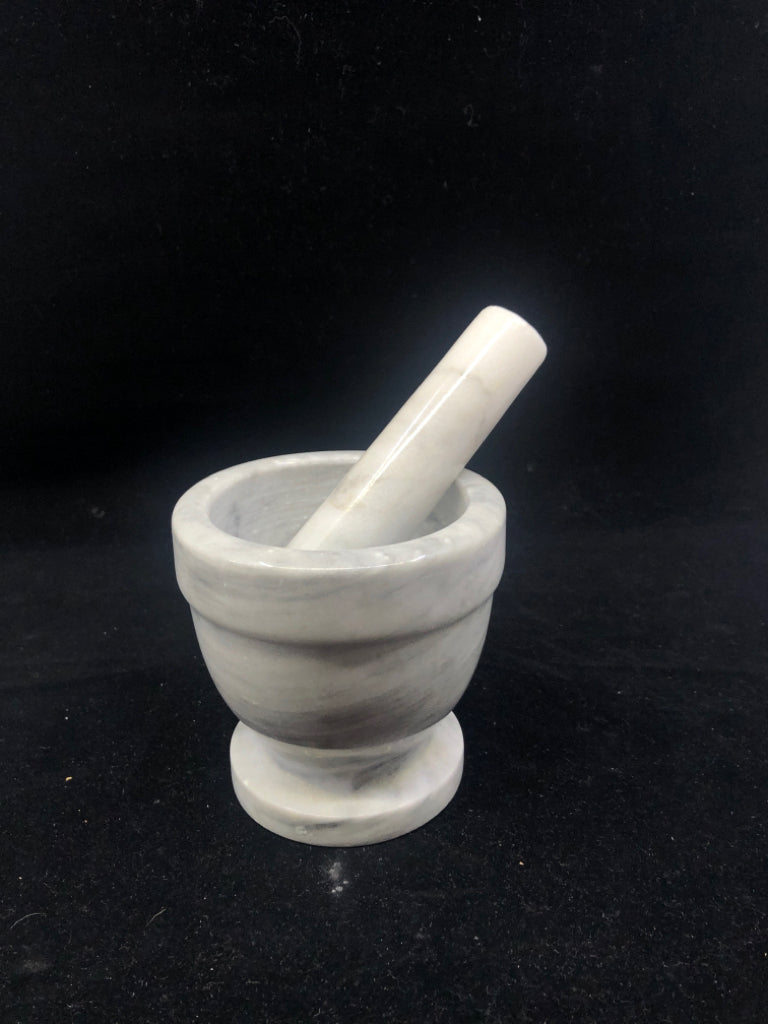 HEAVY MARBLE MORTAR AND PESTLE.