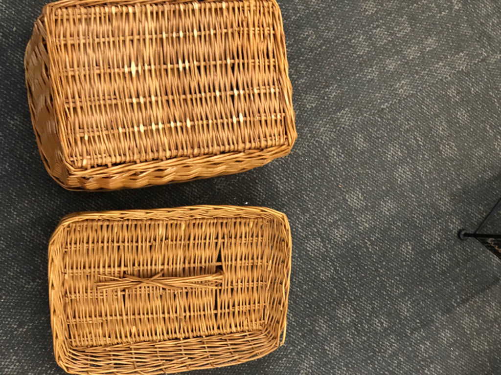 WICKER BASKET W/LID.