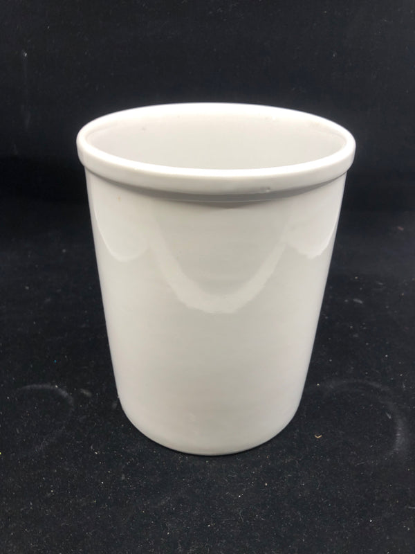 WHITE CERAMIC UTENSIL CROCK.