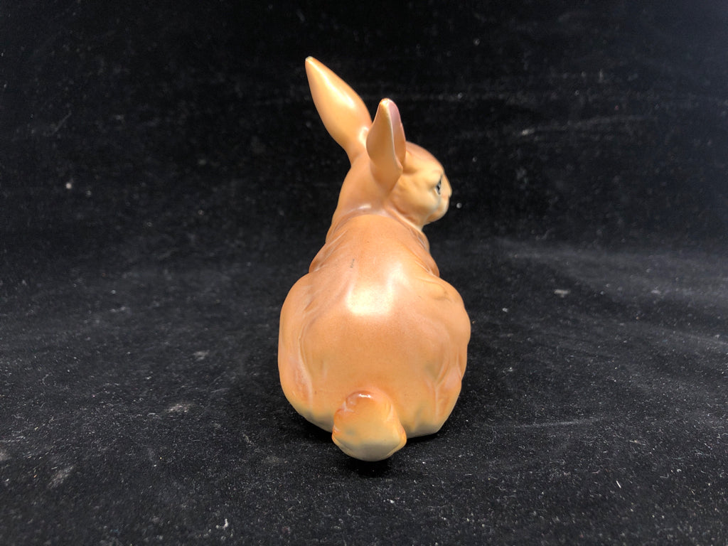 VTG TAN CERAMIC BUNNY FIGURE.