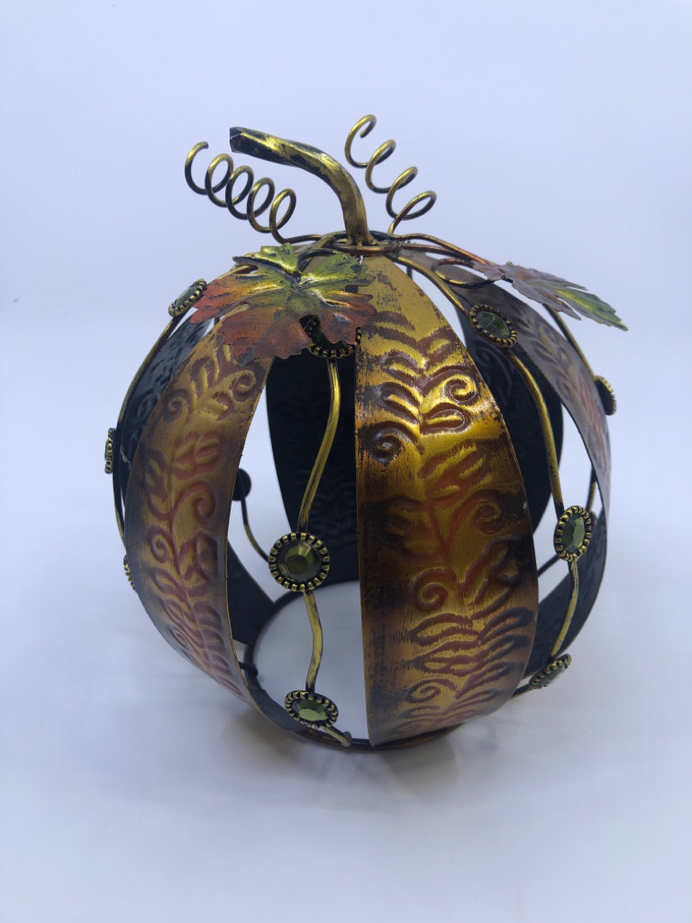 METAL PUMPKIN W/GREEN JEWELS SHELF DECOR.