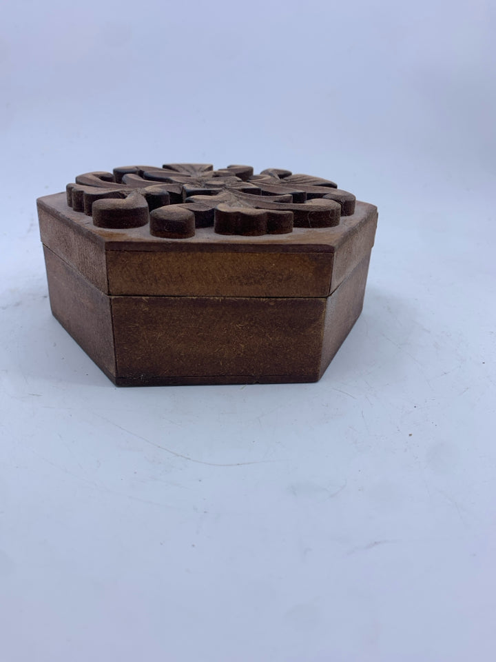 HEXAGON SHAPED WOOD BOX W/ TEXTURED TOP.