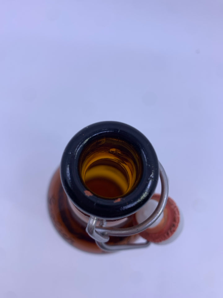 VTG BROWN GLASS BOTTLE W STOPPER.