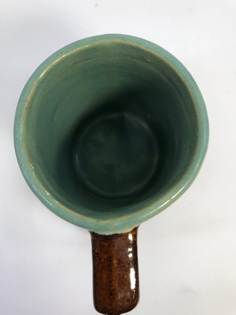 BROWN & BLUE POTTERY MUG W/SQUARE HANDLE.