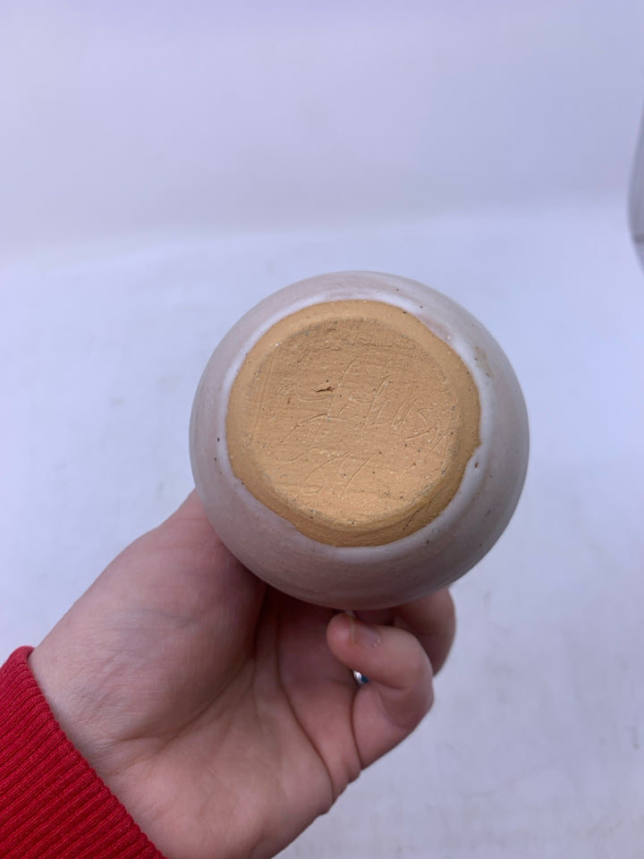 CREAM BUD VASE W/ FLOWERS RUFFLED EDGE.