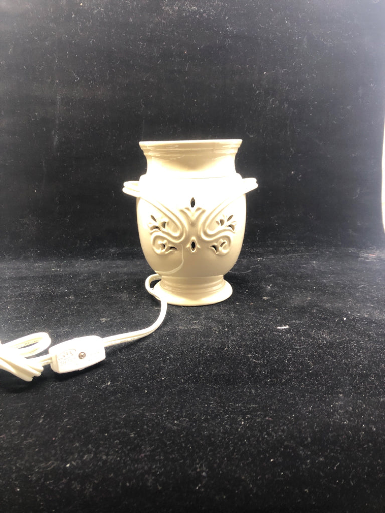 CREAM EMBOSSED WAX WARMER.