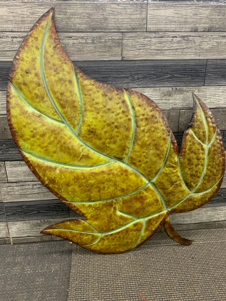 LARGE BRONZE METAL LEAF SHAPED WALL HANGING.