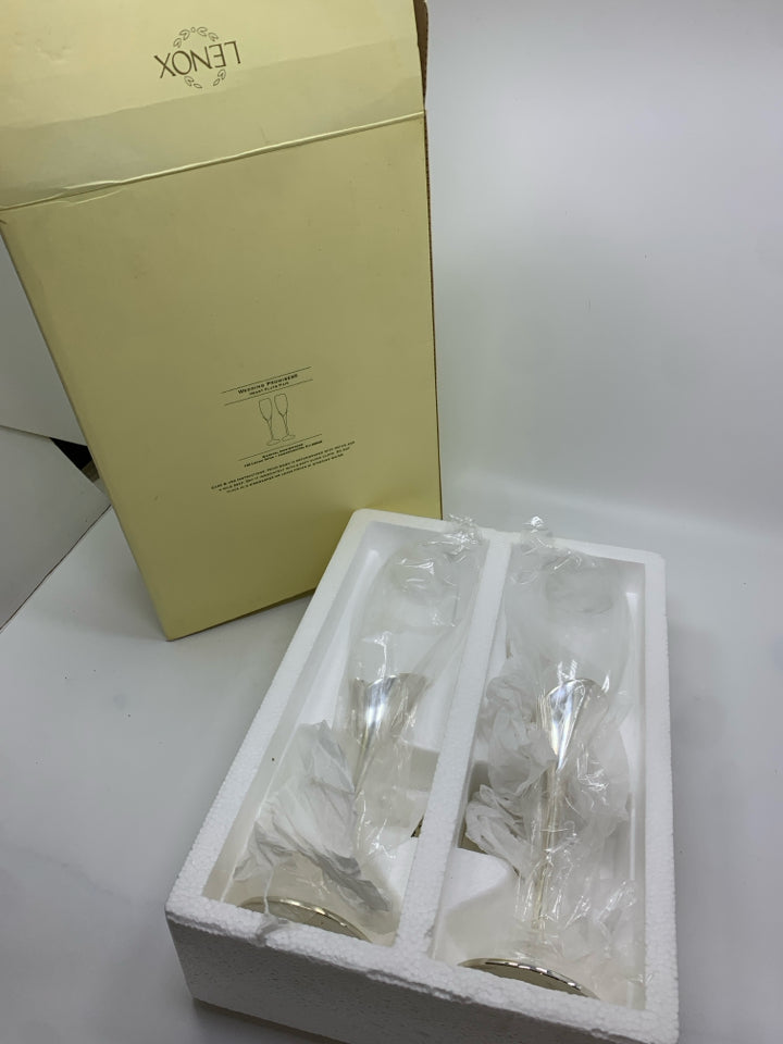 NIB 2PC WEDDING PROMISE HEART FLUTE CHAMPAGNE GLASSES W/SILVER STEM.