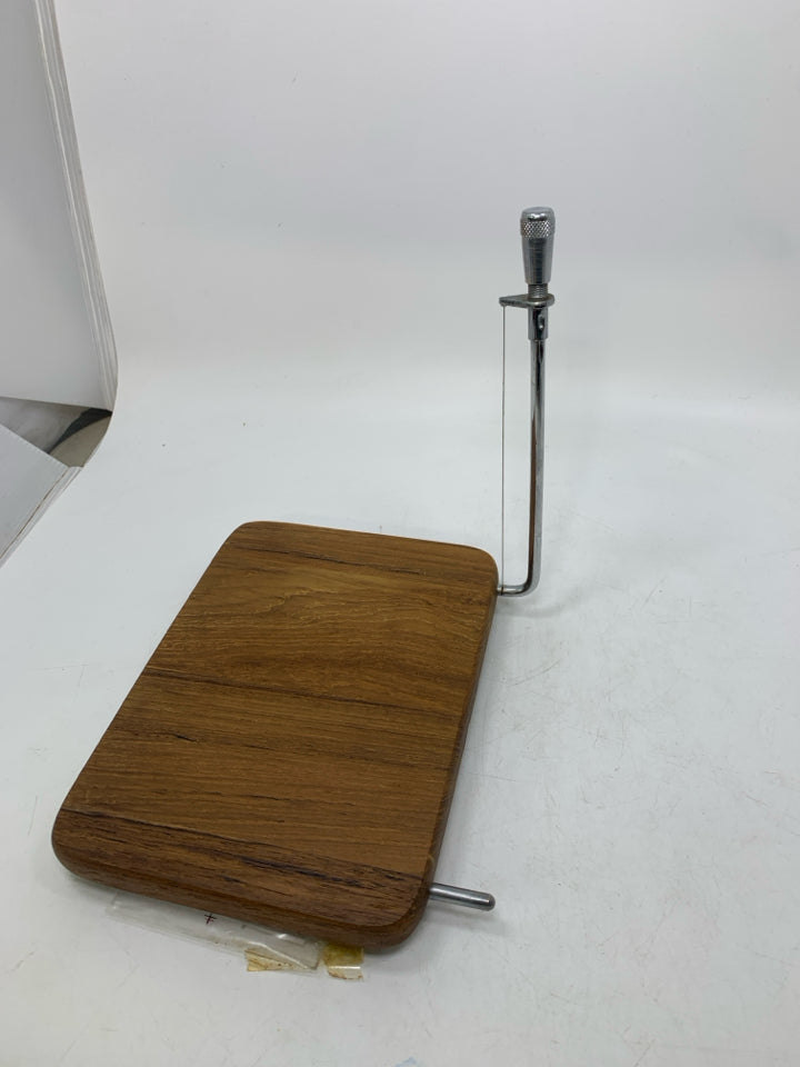 VTG TEAKWOOD CHEESE BOARD/CUTTER.