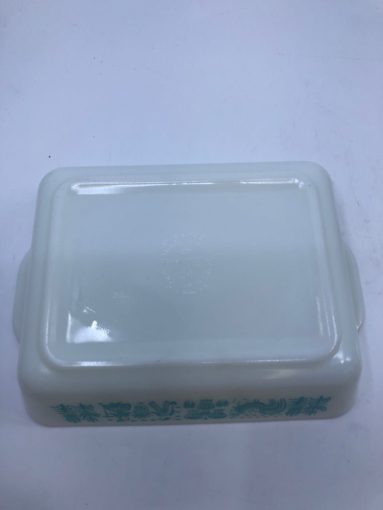 VTG PYREX AMISH BUTTERPRINT FRIDGE DISH W LID.