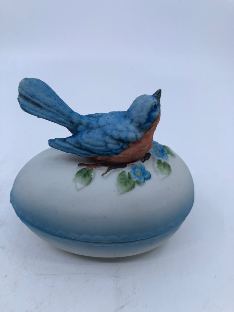 VTG CERAMIC BLUE BIRD EGG TRINKET HOLDER.