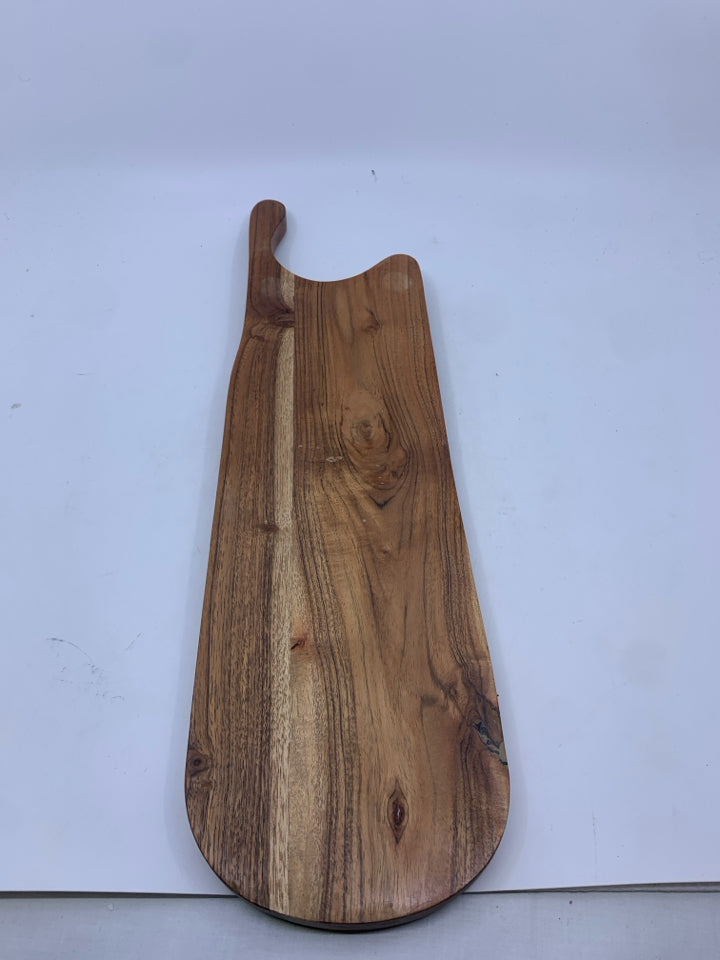 CHERRY WOOD CUTTING BOARD.