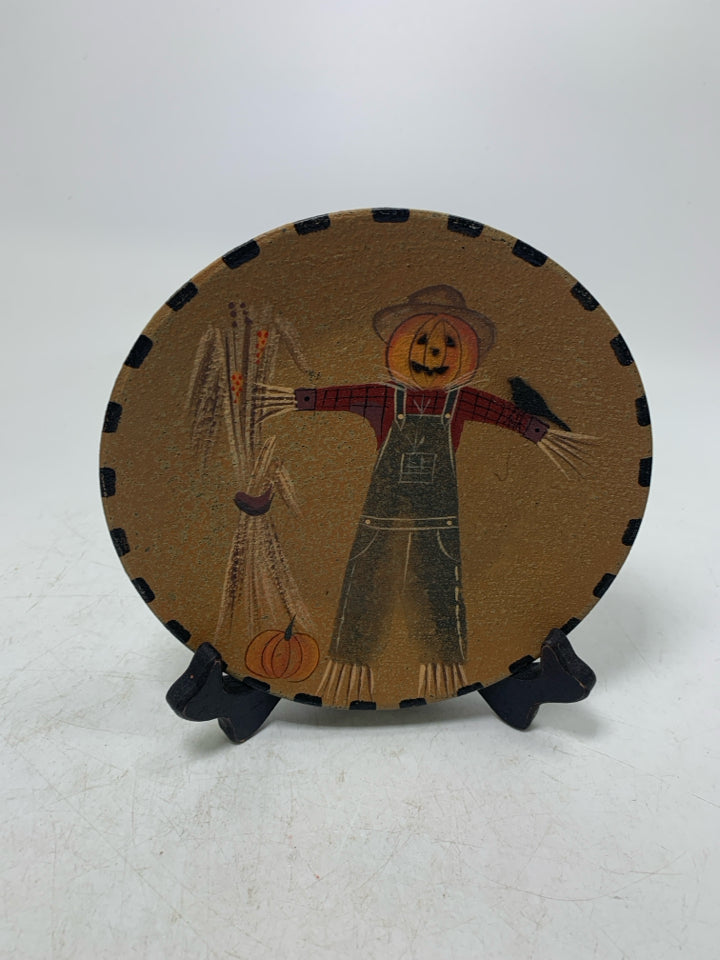 SMALL PRIMITIVE STYLE PLATE W/ SCARECROW W/ STAND.