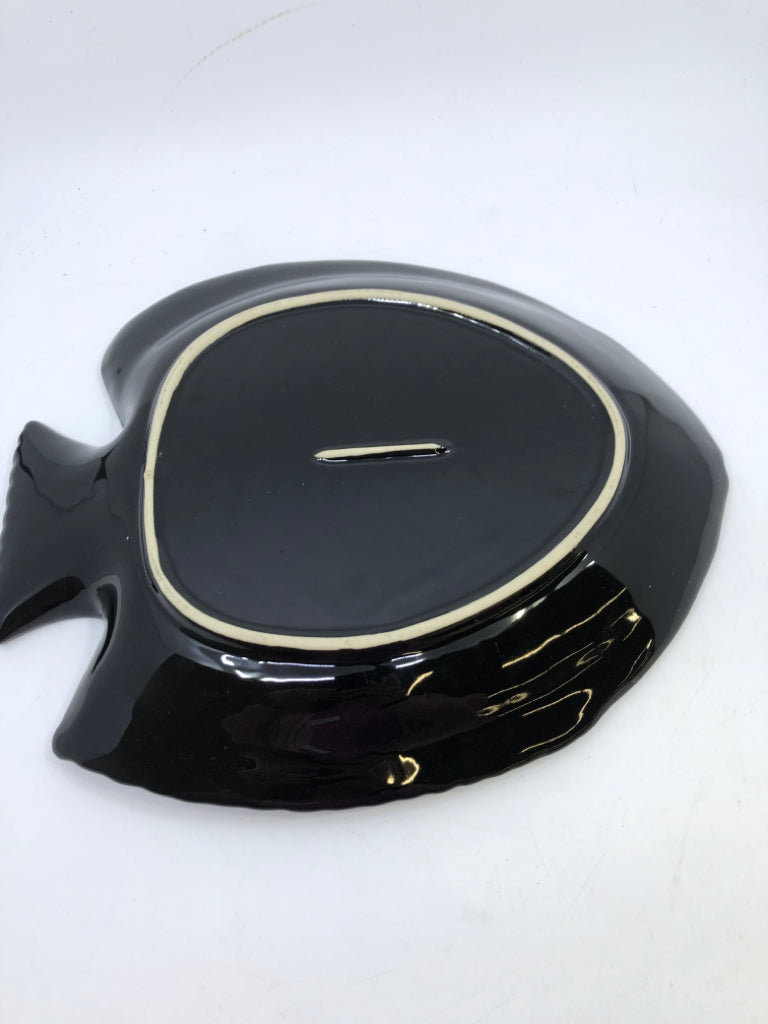BLACK CERAMIC FISH SHAPED SERVING PLATTER.