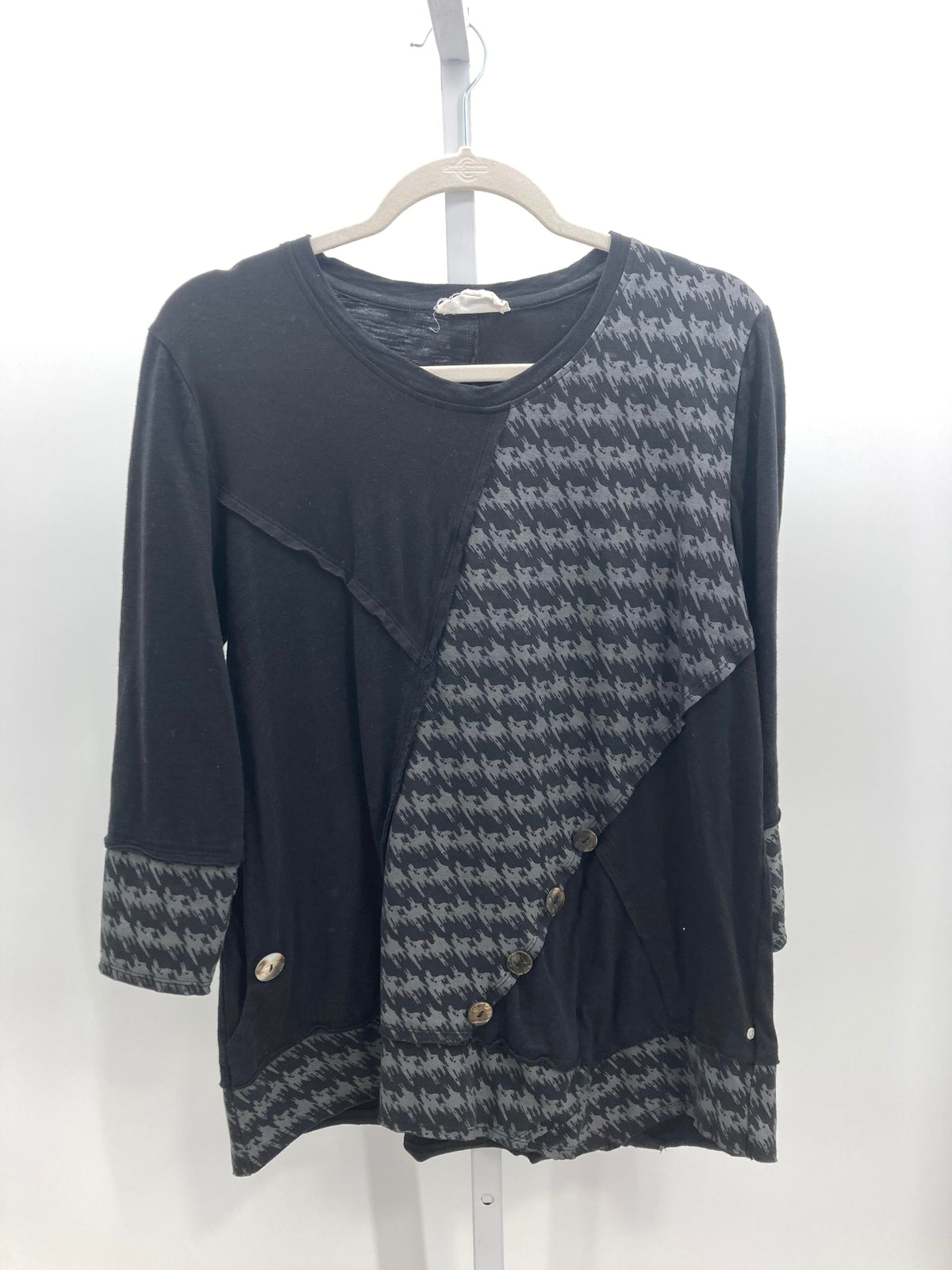 Size Large Misses 3/4 Sleeve Shirt