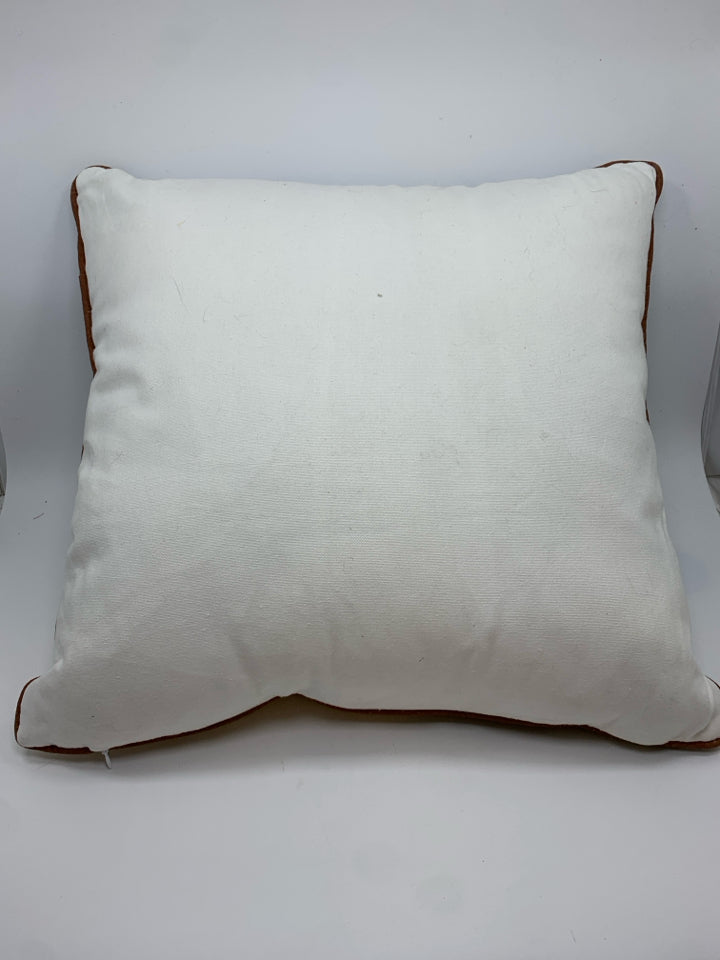 BEACH SCENE ACCENT PILLOW.