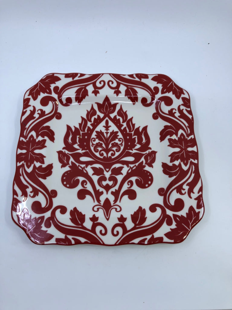 RED MEDALLION PATTERN SQUARE PLATE.