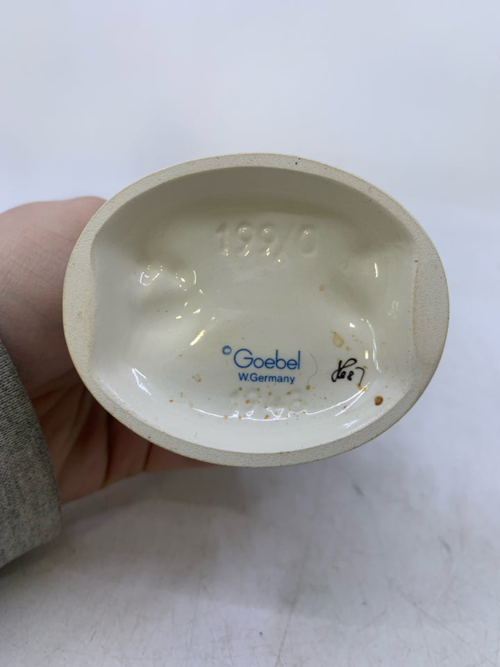 VTG HUMMEL FEEDING TIME GIRL W/ CHICKENS 199/1.