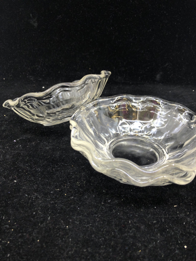 3 RUFFLED GLASS BOWLS.