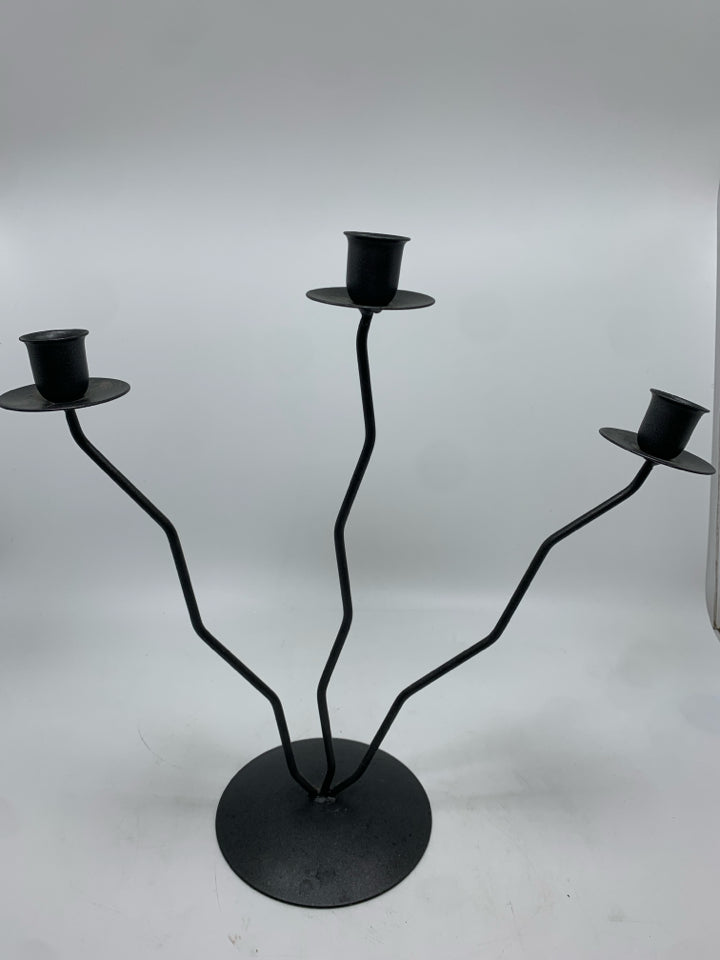 3-CANDLE WAVY METAL CANDLE HOLDER.