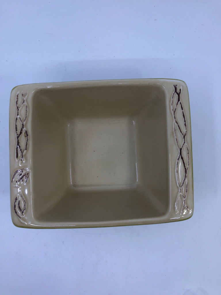 GREEN SQUARE DIP BOWL.