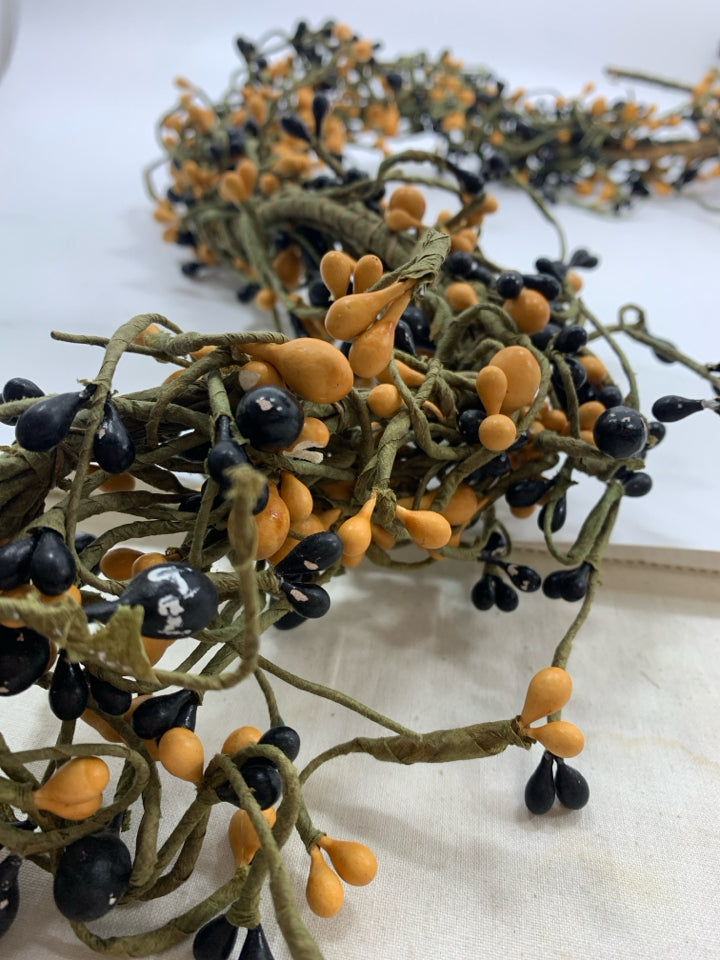 BLUE/YELLOW PIP BERRIES GARLAND.