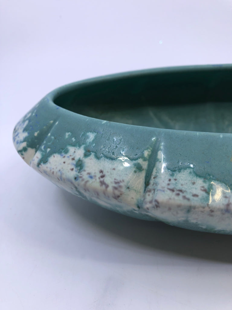 VTG OVAL TEAL PLANTER W/ WHITE DRIP.