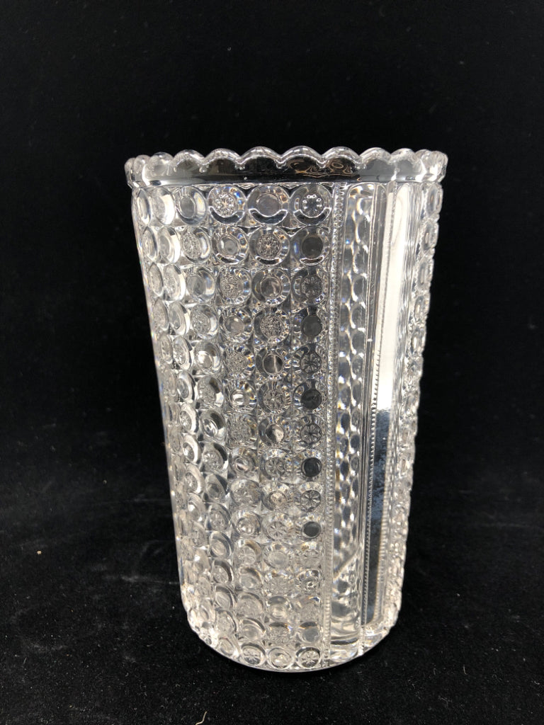 INTRICATE CLEAR GLASS/CRYSTAL HOBNAIL VASE.