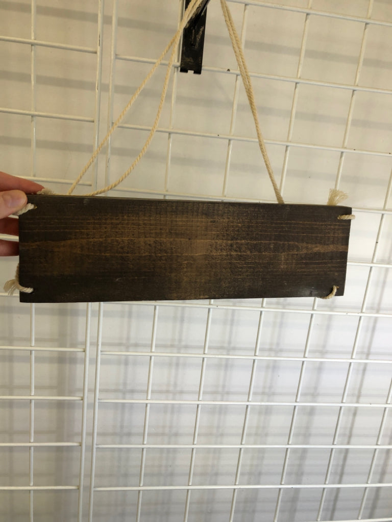 BOHO WOOD HANGING SHELF.